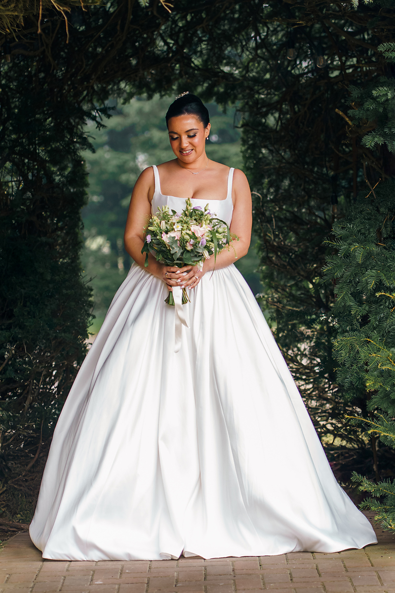pendley manor wedding photographer - bride under a green archway