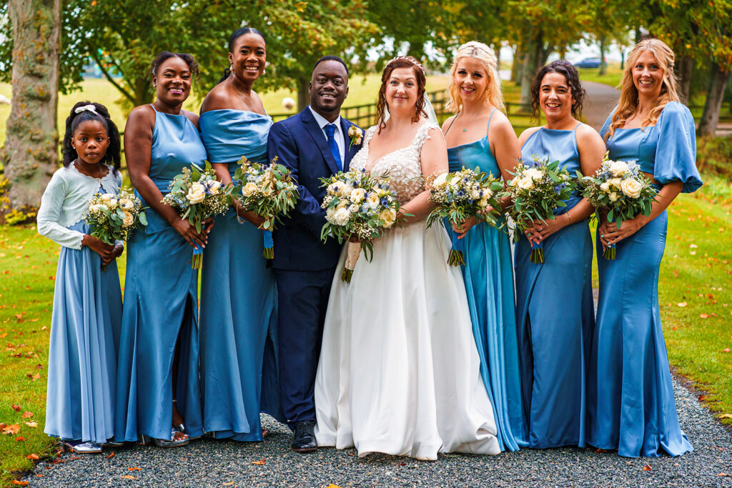 wedding timeline - bridal party and couple have their portrait taken